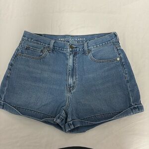 American Eagle Mom Short
